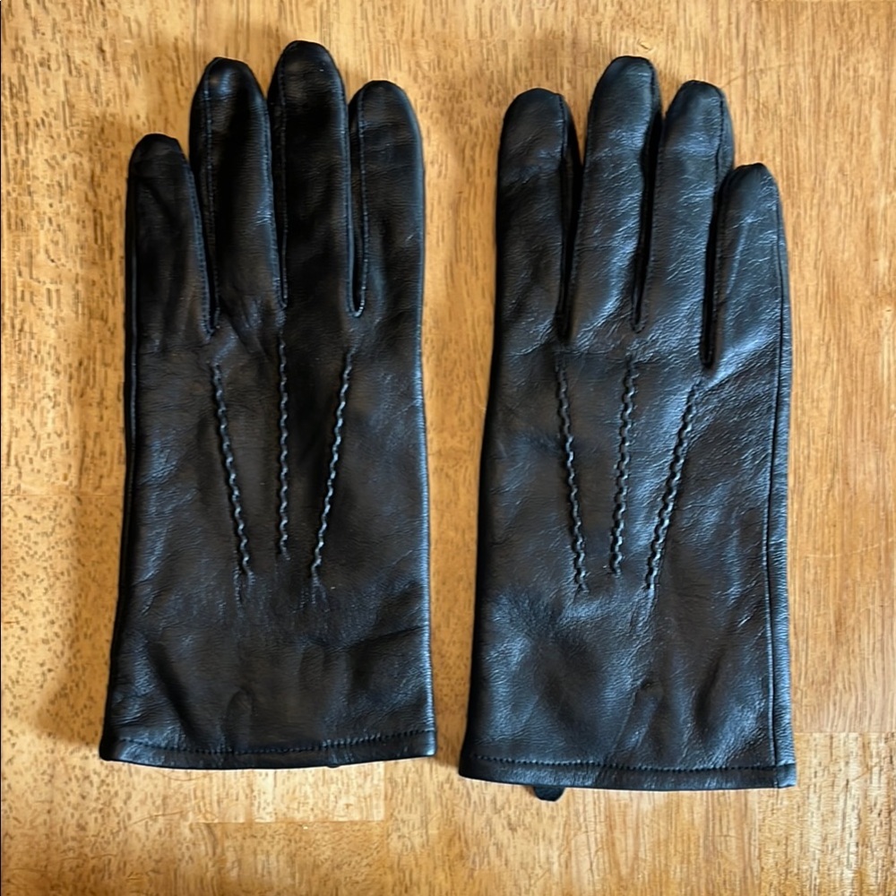Elegant Black Leather Gloves